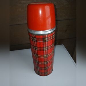Vintage Alladin Thermos Bottle Quart Red Tartan Plaid 1 Quart With 2 Cups USA